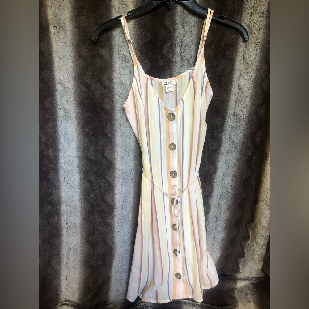 NWOT BILLABONG coverup, straps are adjustable
